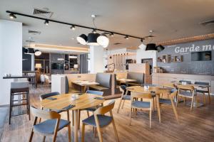 布拉格機場假日酒店餐廳或用餐的地方