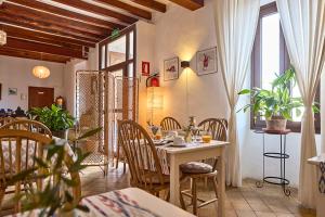 a dining room with a table and chairs at Can Busquets in Banyalbufar