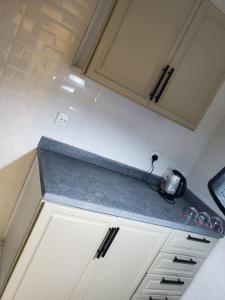 Fotografie z fotogalerie ubytování شقة بغرفة نوم و صالة بقرب الكورنيش v destinaci Al-Khubar