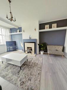 a living room with a bed and a fireplace at Luxury 1 bed apartment in East Croydon in South Norwood