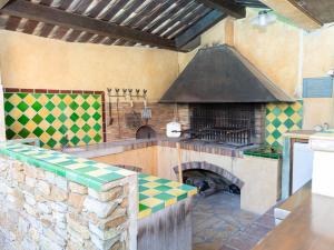 Η κουζίνα ή μικρή κουζίνα στο Appartement au Château Maravenne
