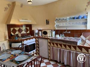 a kitchen with a table and a counter top at Ca la rigalla in Amélie-les-Bains-Palalda