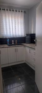 Kuchyň nebo kuchyňský kout v ubytování Bulawayo CBD flat