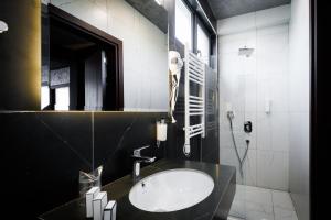 Ένα μπάνιο στο Nest Suites
