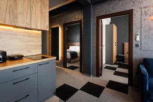 Ένα ή περισσότερα κρεβάτια σε δωμάτιο στο Nest Suites
