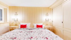 a bedroom with a large bed with red pillows at Oener Reet in Kampen