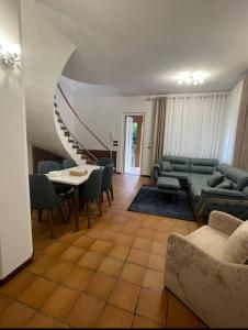 a living room with a staircase and a table and chairs at KapaCasa in Rome