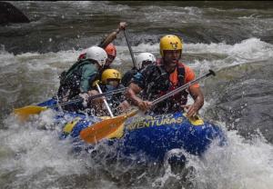 アキダウアナにあるRancho Radicalの川筏の集団