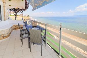 Gallery image of Poseidon Sea Front House in Nea Potidaea