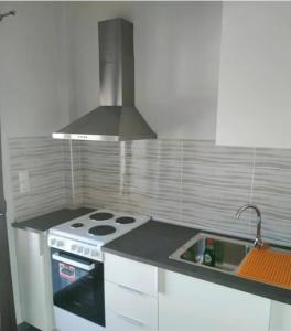 Una cocina o cocineta en Gianni's Apartment By The Sea 47 fotos más