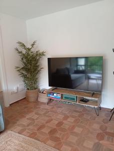 Μια τηλεόραση ή/και κέντρο ψυχαγωγίας στο Villa May en Riegu Vidiago Llanes