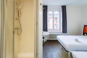 Katil atau katil-katil dalam bilik di easyHotel Zürich City West
