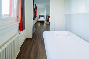 Katil atau katil-katil dalam bilik di easyHotel Zürich City West