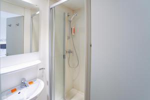 Bilik mandi di easyHotel Zürich City West