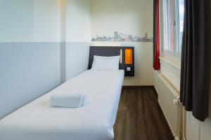 Katil atau katil-katil dalam bilik di easyHotel Zürich City West