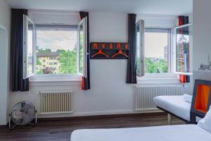 Katil atau katil-katil dalam bilik di easyHotel Zürich City West