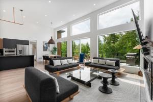 a living room with two couches and a table at Manoir Mont-Makalu by Rendez-Vous Mont-Tremblant in La Conception