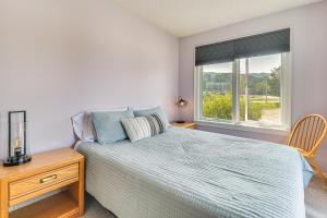 Postel nebo postele na pokoji v ubytování Walk to Bolton Valley Resort Condo with Mtn Views!