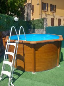 a pool with a ladder next to a pool table at Bike Hotel Touring Gardone Riviera & Wellness in Gardone Riviera