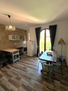 Kuchyň nebo kuchyňský kout v ubytování Naxos Tales