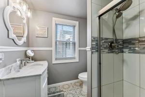 Ένα μπάνιο στο 5500 Atlantic Ave - Unit 2 +24 φωτογραφίες