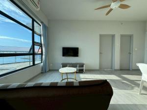 a living room with a couch and a ceiling fan at Jesselton Quay BORNEO HAVEN 亚庇好窩 in Kota Kinabalu +34 photos
