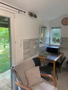 a living room with a desk and a chair at Panna tanya kisház in Tahitótfalu