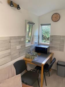 a room with a desk with a computer and chairs at Panna tanya kisház in Tahitótfalu +5 photos