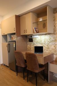 Una cocina o cocineta en AirNest Pune 5min Walk Airport