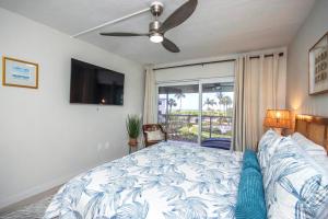 Ένα ή περισσότερα κρεβάτια σε δωμάτιο στο Sanibel Inn 513 Gulf View Condo