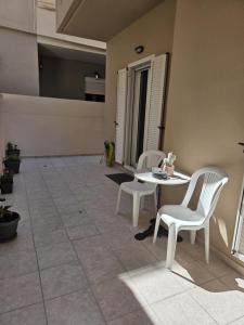 Μπαλκόνι ή βεράντα στο Τριάρι διαμέρισμα στο ισογειο