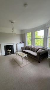 Φωτογραφία από το άλμπουμ του Converted Victorian Apartment 3 Superior King size Rooms σε Royal Tunbridge Wells