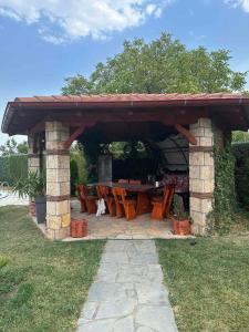 Fotografie z fotogalerie ubytování Vila Laci private poll billiard garden v destinaci Skopje