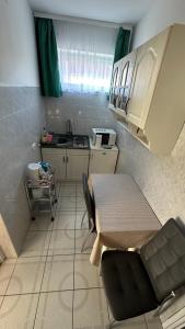 Kuchyň nebo kuchyňský kout v ubytování Pacsirta Apartman