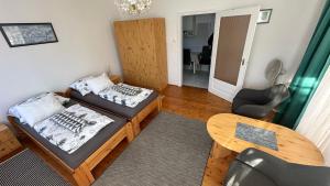 Postel nebo postele na pokoji v ubytování Pacsirta Apartman