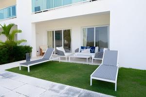 Posezení v ubytování Caribbean Pool & Beach Garden at Cana Rock Condos
