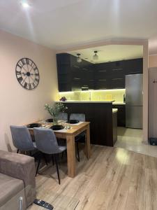 a kitchen and dining room with a table and chairs at GiT Home in Kętrzyn