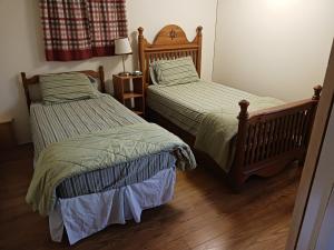 Katil atau katil-katil dalam bilik di Beachfront Vacation Cottages