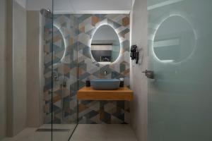 Ένα μπάνιο στο Koralli Luxury Suites