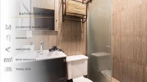 a bathroom with a sink and a toilet and a shower at 104 Location 2Bdrm 2bath AC apt Fits 8 Rooftop in Mexico City +46 photos
