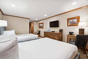 a hotel room with two beds and a television at Lodge Tower 281 in Vail