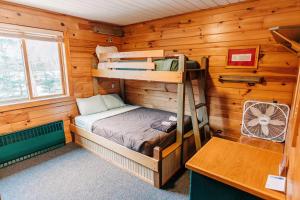 Voodi või voodid majutusasutuse Joe Dodge Lodge toas