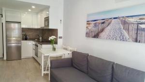 Η κουζίνα ή μικρή κουζίνα στο Apartamento Puerto Blanes +6 φωτογραφίες