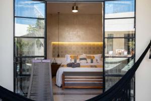 Ένα ή περισσότερα κρεβάτια σε δωμάτιο στο Luxury Heaven in Merida Poolside Bliss in La Ermita