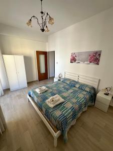 a bedroom with a bed with towels on it at La casa di Anna in Lamezia Terme +7 photos