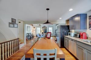 A cozinha ou kitchenette de In The Heart Of Jim Thorpe (with your own parking)