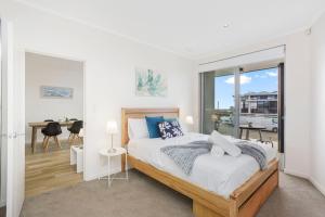 Postel nebo postele na pokoji v ubytování Relax in blissful sun-soaked luxury by the beach