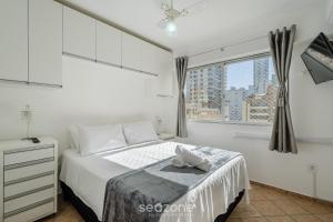 Ένα ή περισσότερα κρεβάτια σε δωμάτιο στο Aptos na Orla de Balneário Camboriú - IPTR