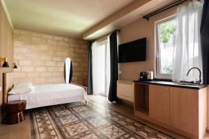 a bedroom with a bed and a sink and a window at I Giardini di Cattaro - History & Comfort in Bari