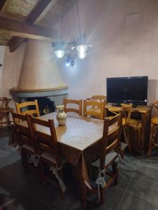 TV a/nebo společenská místnost v ubytování Apartamento Aran